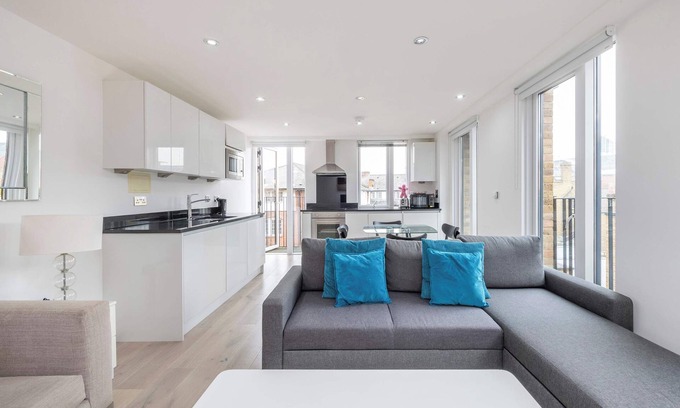 Euston Apartment | Guest Rated: The Kings Residence - St. Pancras by Frankie Says