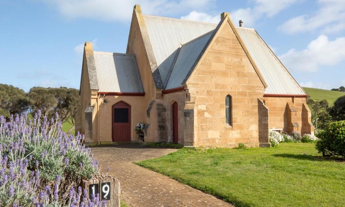 Cape Bridgewater House | Pet-Friendly St. Peter's Accommodation in Cape Bridgewater