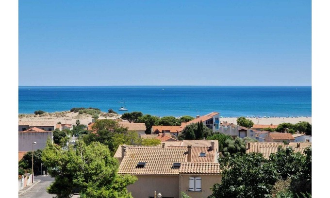 Saint-Pierre-la-Mer Villa | Family Villa in St Pierre/Mer with Ocean View & Pool