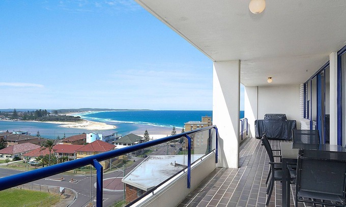 The Entrance Apartment | Relaxing St Tropez Unit 39 with Oceanfront Views