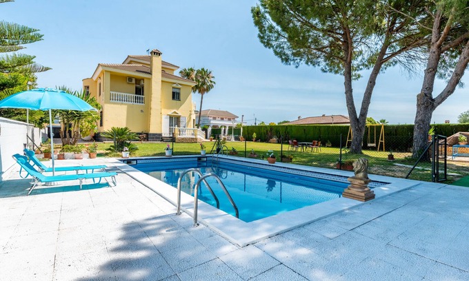 Valencina de la Concepcion Villa | Discover Star's House Seville: Private Pool & Ocean Views