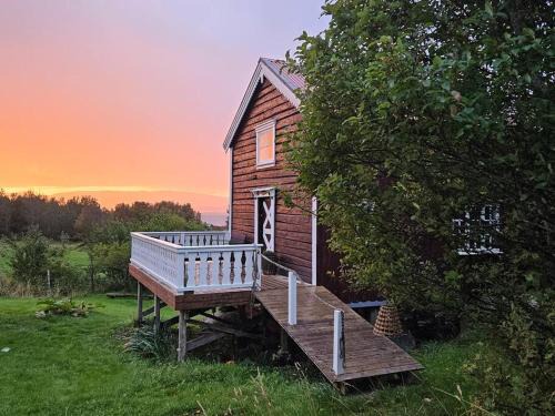 Hitra Apartment | Enjoy Family-Friendly Stabburet på Balsnes Gård Stay