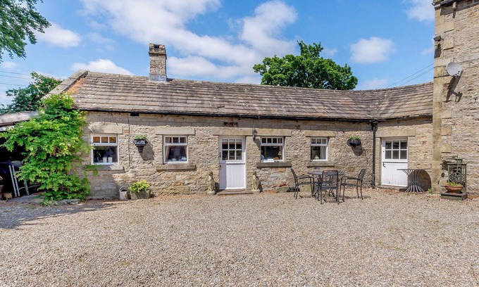 West Burton Cottage | Pet-Friendly 2 Bedroom Retreat in West Burton, Near Leyburn