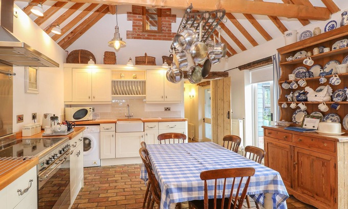 West End Cottage | Pet-Friendly Stable Cottage with Breakfast and Family Amenities