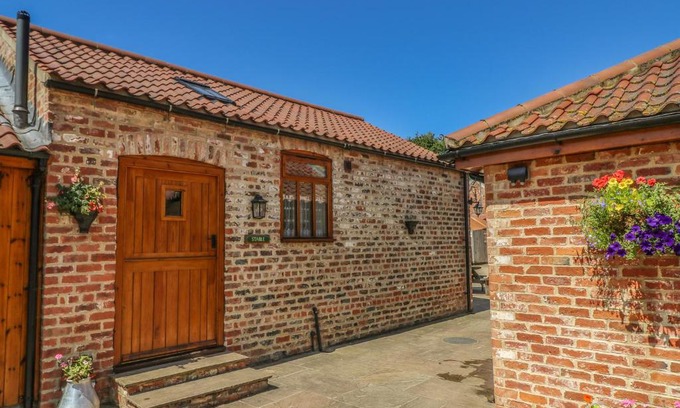 Thirsk House | Cozy Stable Cottage - 4-Star Stay with Child-Friendly Amenities