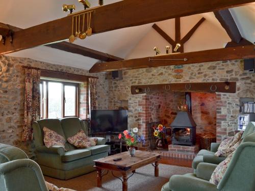 Colyton House | Cozy Stable Cottage: Family-Friendly Retreat with Kitchen