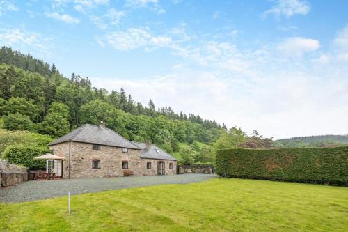 Pontfadog House | Discover Stabyl-Y-Ddol: Family & Pet Friendly Retreat