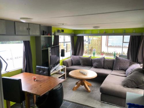 Hoek House | Family-Friendly Stacaravan M25 Near Marina Beach