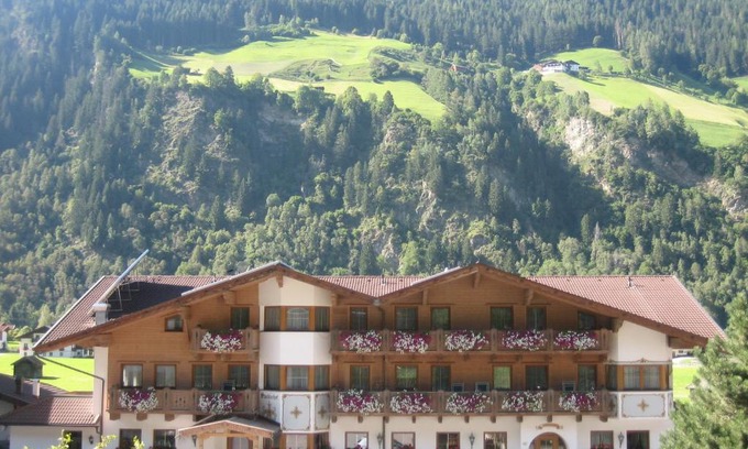 Neustift Im Stubaital Hotel | Discover Stacklerhof: Oceanfront Retreat with Spa & Pool