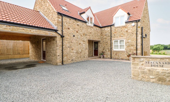 Tudhoe Cottage | Pet-Friendly Stackyard House: Top-Rated Country Getaway