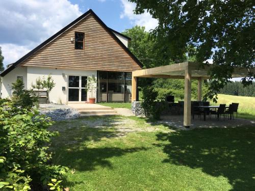 Planicka House | Stadel Lipno: Family-Friendly Retreat with Pet Perks
