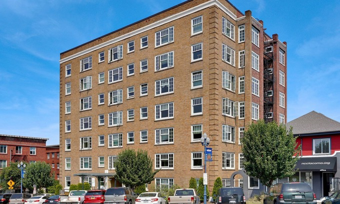 Stadium District Apartment | Unforgettable Stadium District Room With Scenic Views