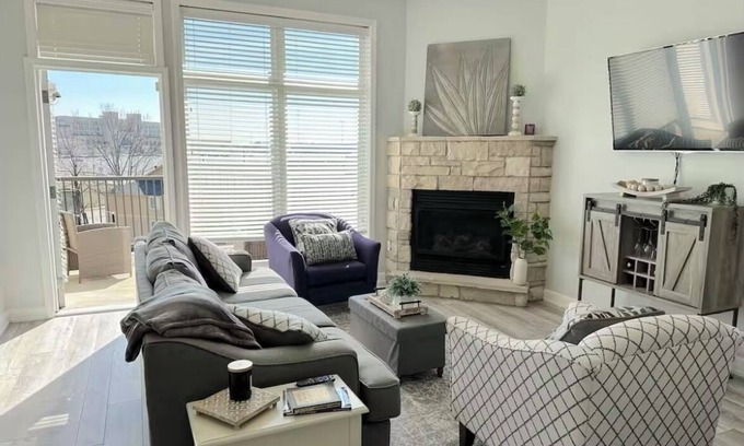 Manhattan Condo | Stadium View Condo in wonderful Manhattan
