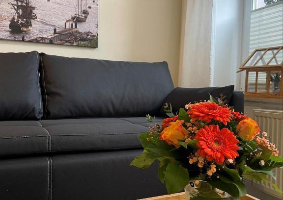 Weststadt Apartment | Stadtgärtchen: Guest Rated 9/10 with Full Kitchen Amenities