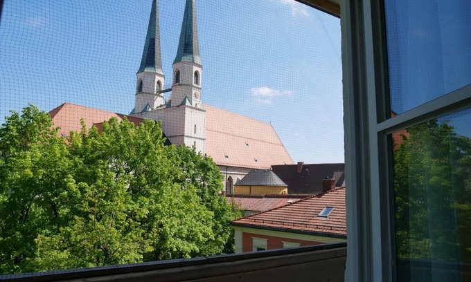 Altotting Hotel | Cozy Stadthaus Valentin: Family-Friendly with Great Dining