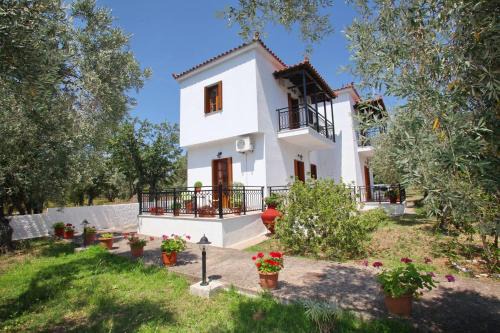 Stafylos Apartment | Family-Friendly Stafylos Studios with 9.5/10 Guest Rating