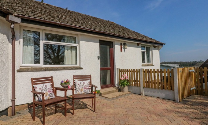 Tiverton Cottage | Stagsholt Lodge: Romantic Getaway with Ocean Views