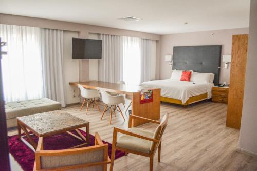 Irapuato Hotel | Pet-Friendly Mision Irapuato: A 4-Star Getaway Awaits