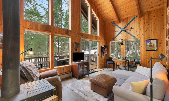 Hoodsport Cabin | Cozy Staircase Rapids Retreat at Lake Cushman - Sleeps 6