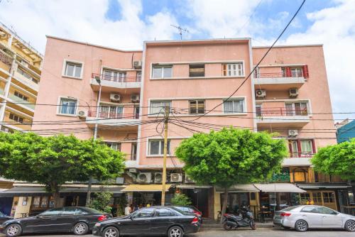 Mar Mikhael Apartment | Elegant Studio Retreat in Mar Mikhael with Kitchen