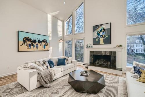 North Buckhead House | Experience the Elevation at Stairway to Heaven Hotel