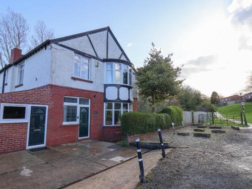 Whitby House | Discover Stakesby Villa Whitby: Pet & Child Friendly Stay
