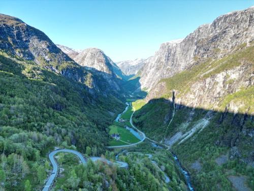Stalheim Cabin | Pet-Friendly Stalheim Fjord og Fjellhytter with Hot Tub