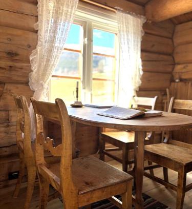 Skjaak House | Quaint Stallen: Pet-Friendly Retreat with High Guest Ratings