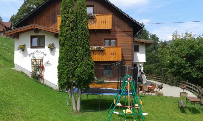 Pichl-Preunegg Apartment | Stallhäusl: Exceptional Stay with Pet-Friendly Amenities
