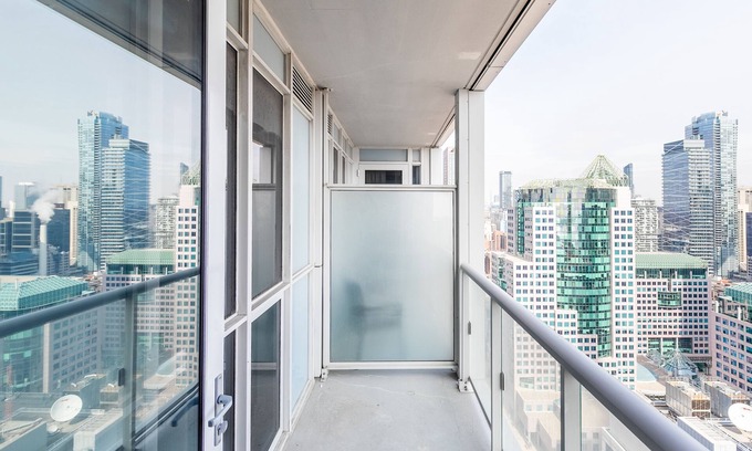 Toronto Entertainment District Apartment | Exceptional Stallion Suites in Downtown Toronto - 4 Star Stay