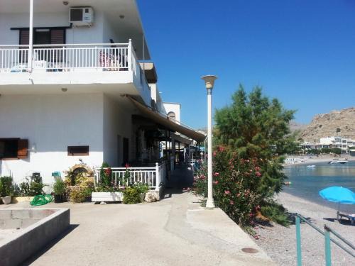 Haraki House | Oceanfront Stamatia's House: Family-Friendly Getaway