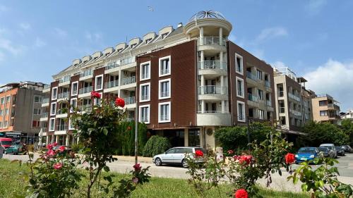 Primorsko Apartment | Stamopolulux: Breathtaking Oceanfront Views Await You
