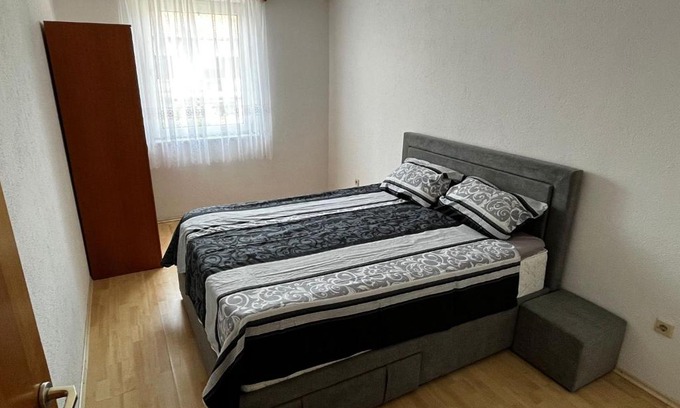 Bosanska Dubica Apartment | Cozy Stay at Stan Br 1 in Kozarska Dubica with Breakfast