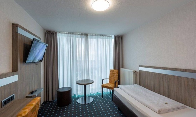 Neustadt an der Weinstrasse House | Cozy Single Room with Ocean View - Enjoy Breakfast at Panorama