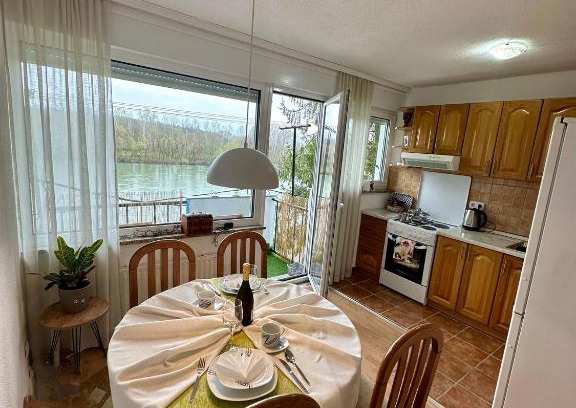 Bosanska Dubica Apartment | Explore Family-Friendly Stan na dan Kej Una with Top Ratings