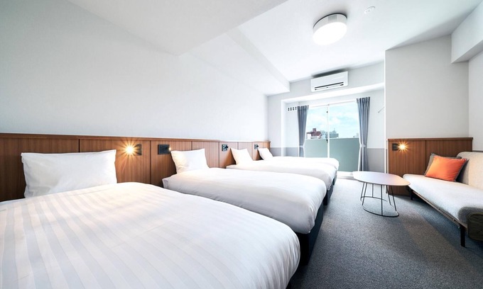 Tsuboya Apartment | Ideal Family Retreat with 5 Beds and Large Bathroom in Naha