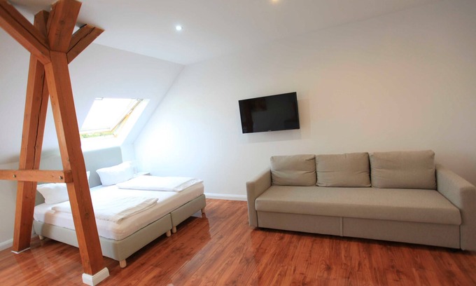 Volkmarsdorf Apartment | Top-Rated Studio Apartments with Sauna at Zollikof Aparts