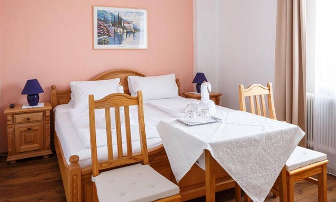 Morbisch am See Cottage | Standard Doppelzimmer Hofseite - Pension Laubenhof