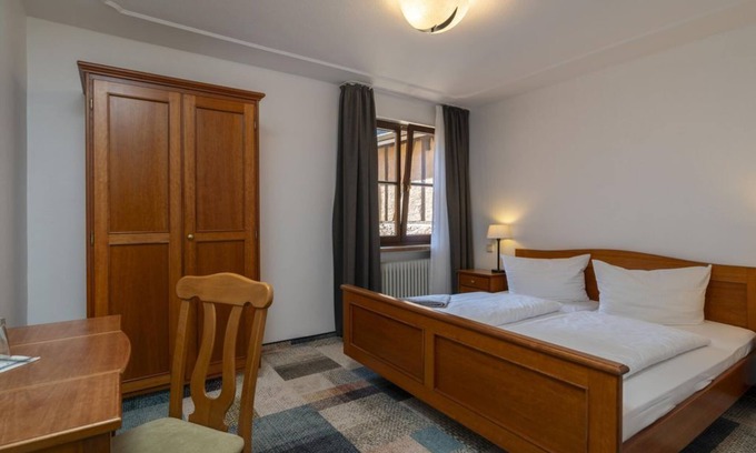 Loef House | Cozy Double Room at Moselhotel Zur Traube with Ocean View