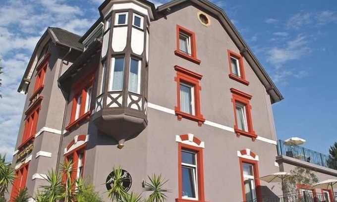 Badenweiler Apartment | Comfortable Triple Room with Breakfast and Family Amenities