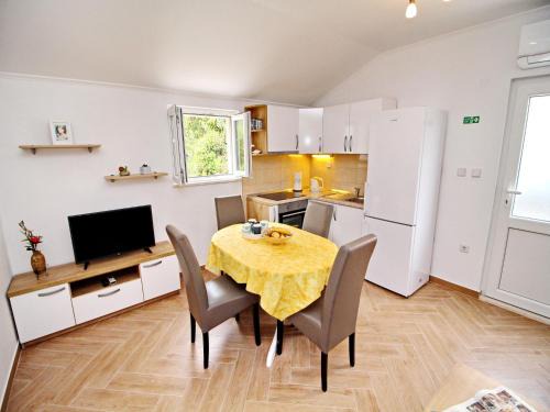 Hodilje Apartment | Standard One Bedroom Apartment with Partial Sea View NOVI