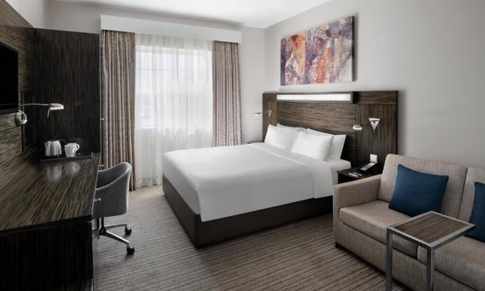 Al Mina Apartment | Cozy Room in Jumeirah with Complimentary Breakfast Included