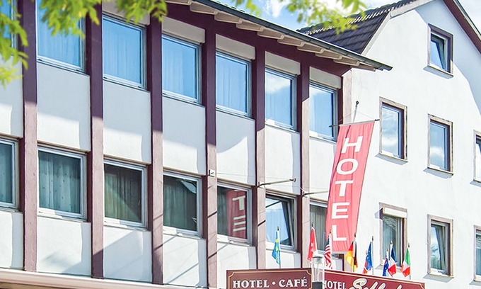 Tuttlingen Apartment | Cozy Single Room with Breakfast & Family-Friendly Perks