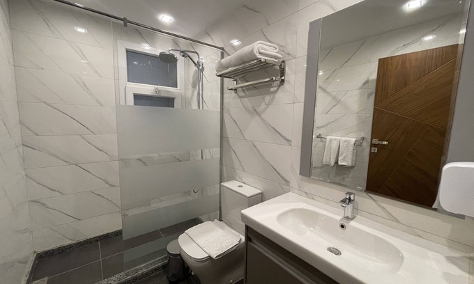 Heliopolis Apartment | Convenient Studio with Pool & Spa, Minutes from Airport
