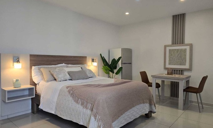 Cunucu Abao Apartment | Inviting Studio in Aruba with Pool, Near Eagle Beach