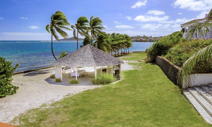 Le Francois House | Seaside Villa with Panoramic Views and Inviting Pool
