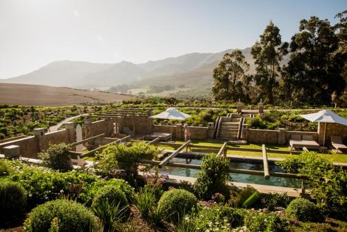 Stanford House | Discover Stanford Valley Country Lodge with Pool & Hot Tub