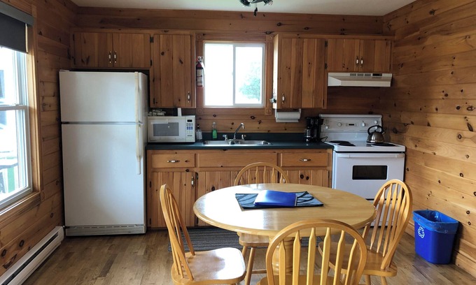 York House | Stanhope Chalets #3 - Souris Lighthouse