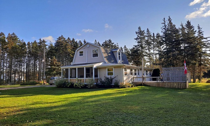 Stanhope House | Stanhope Vacation House – Steps from the Beach, Pet-Friendly!