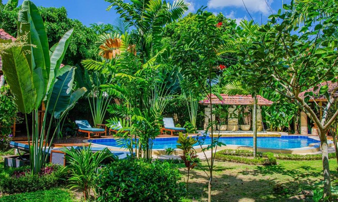 Senggigi House | Pet-Friendly Escape at Stanley Lombok with Pool & Breakfast